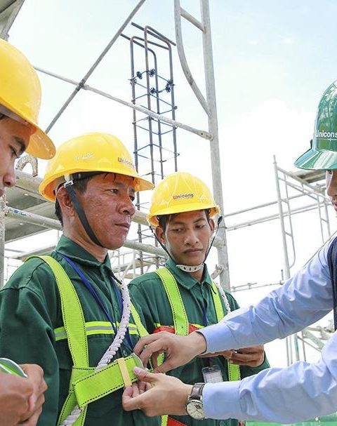 Vì Sao Thiết Bị Bảo Vệ Đầu Là Trang Bị Không Thể Thiếu?