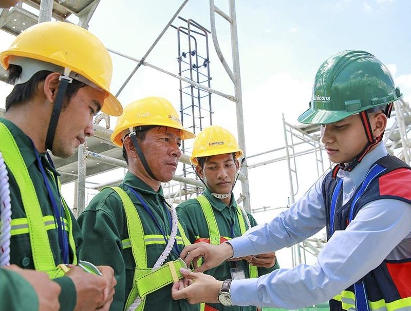 Vì Sao Thiết Bị Bảo Vệ Đầu Là Trang Bị Không Thể Thiếu?